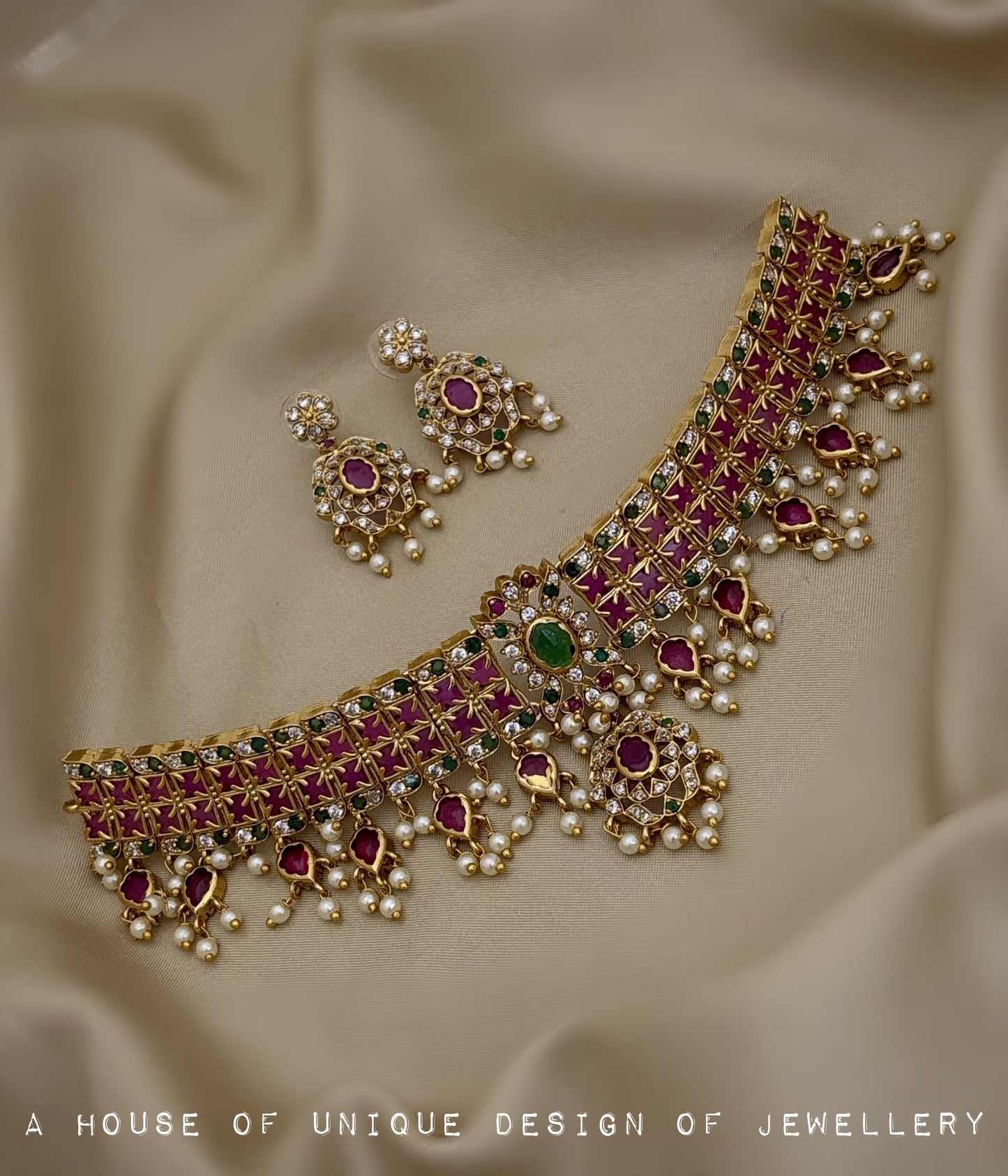 Red stone chocker