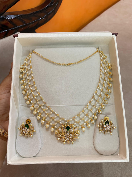 Pearl chocker