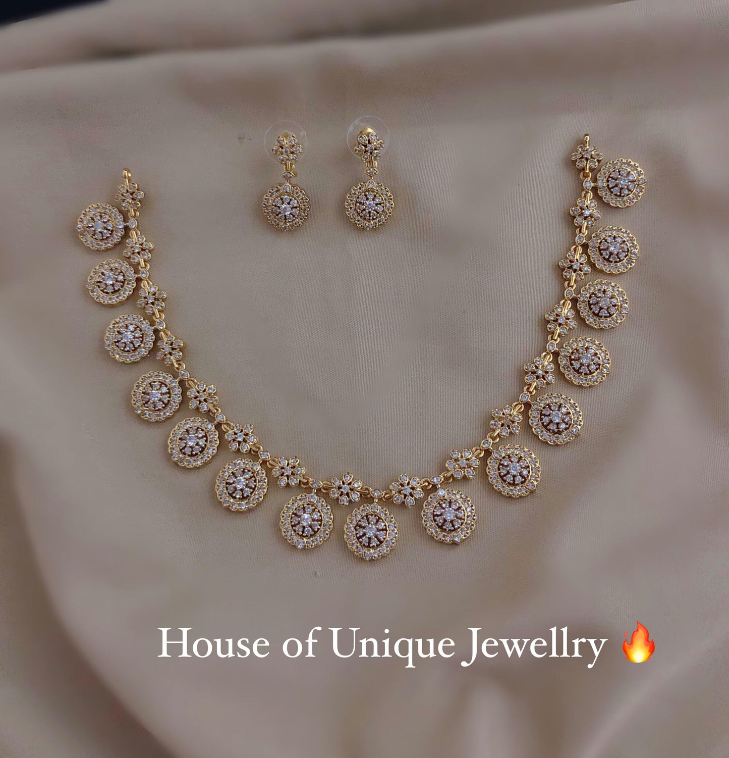 White stone bottu necklace