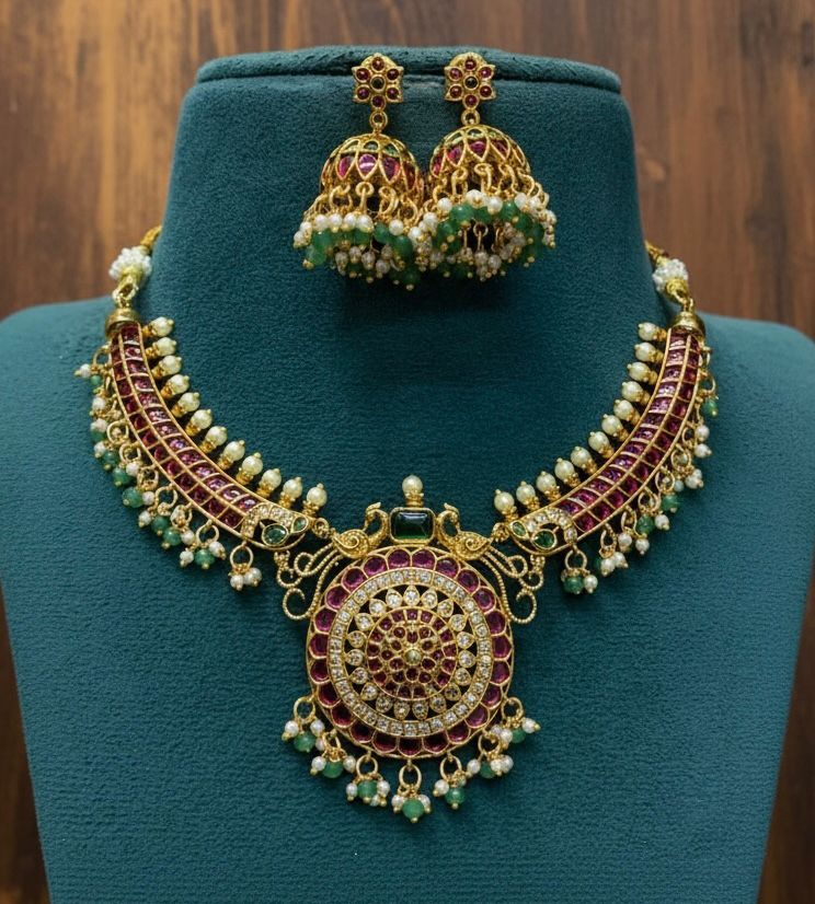 Grand jadau necklace