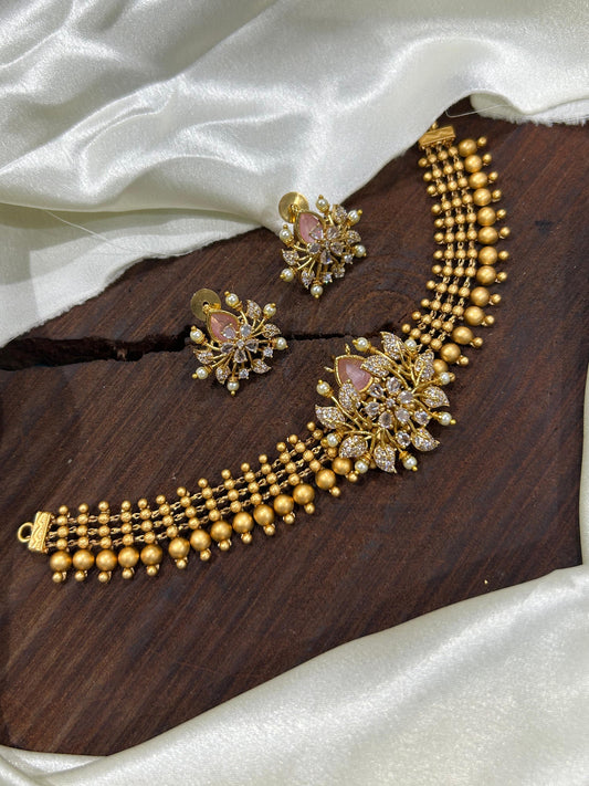 Pendent choker
