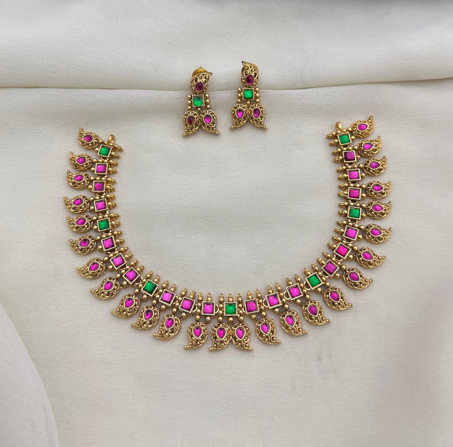 Simple necklace mango design