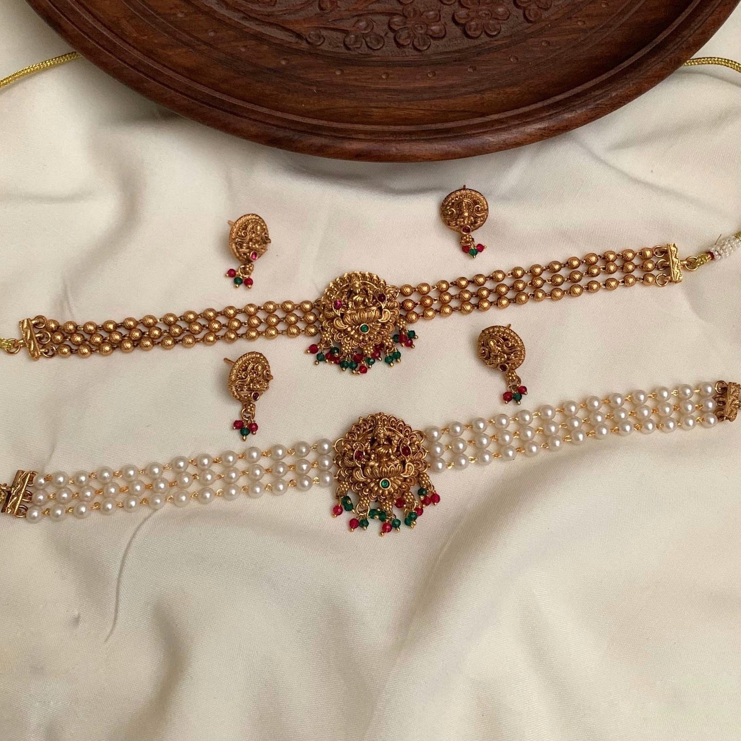 Pearl and gold chocker