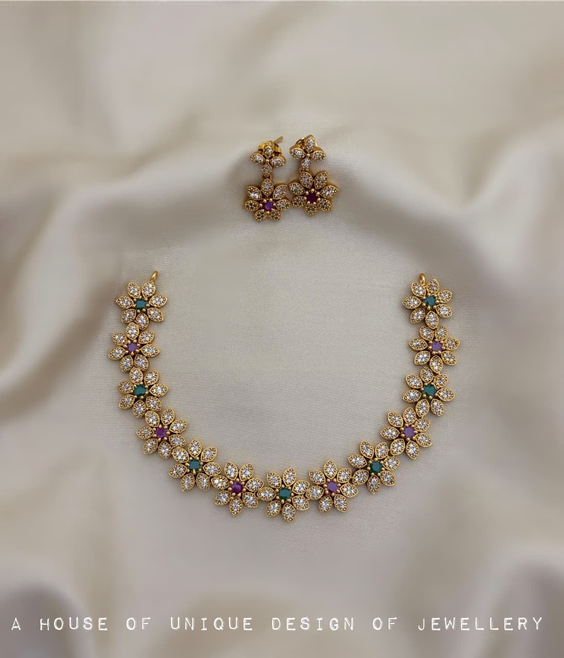 Flower design necklace