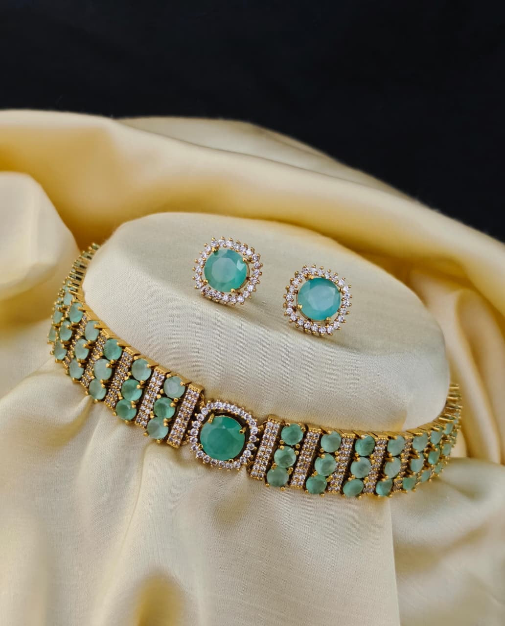 Stone choker