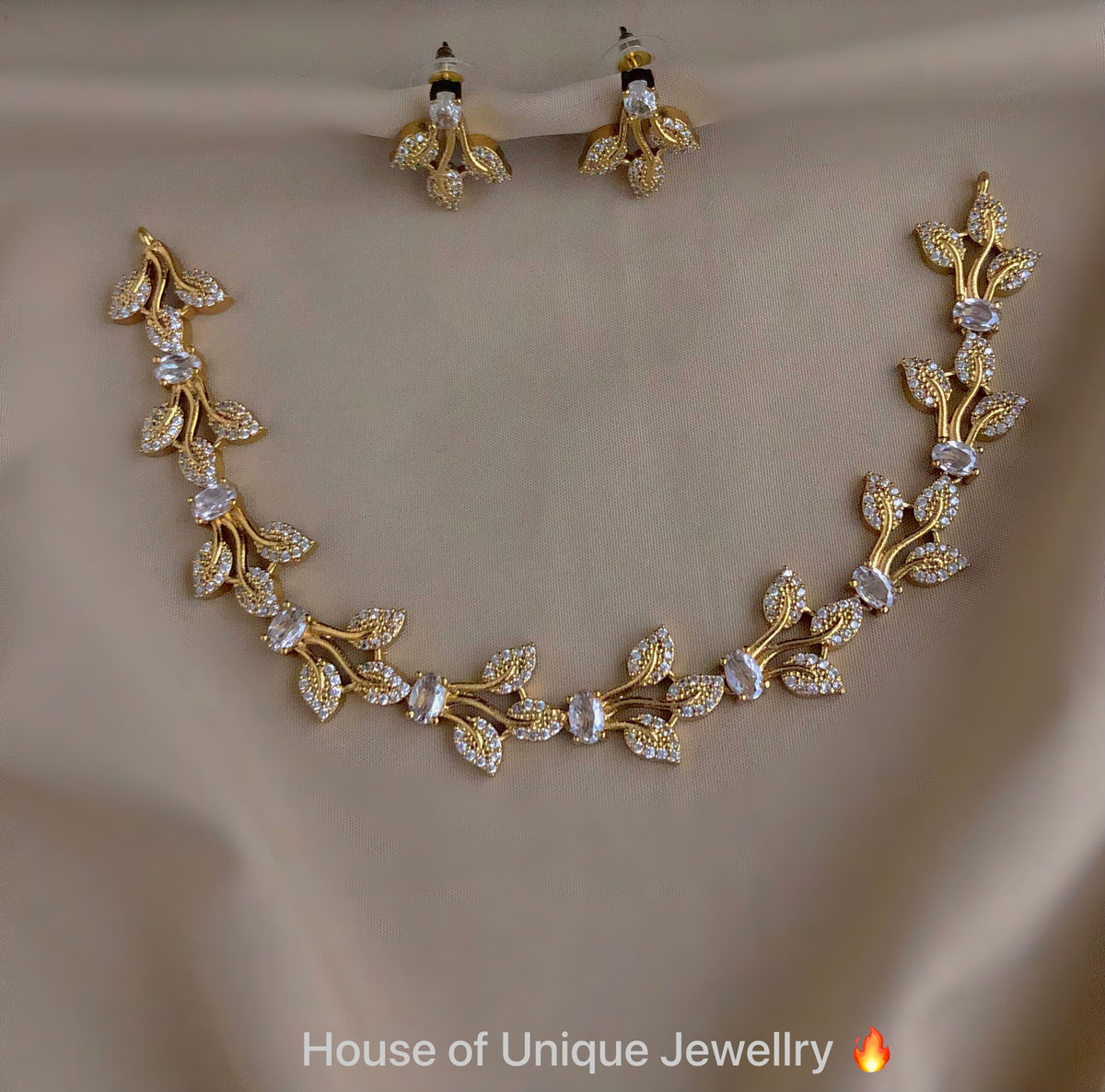 Leaf stone necklace