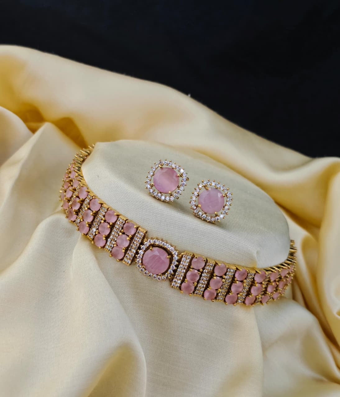 Stone choker