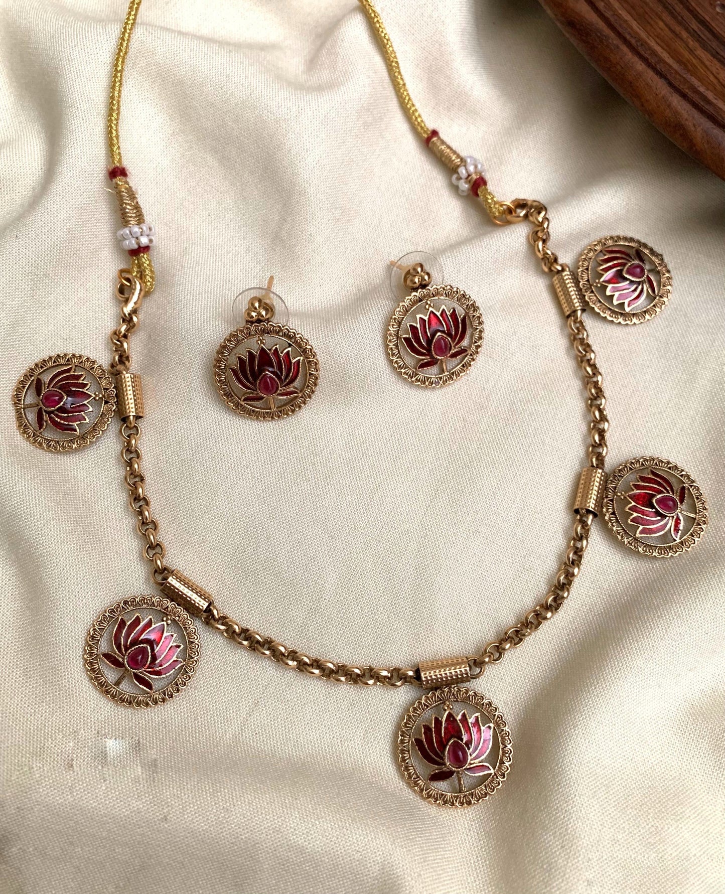 Round lotus necklace (N-65)