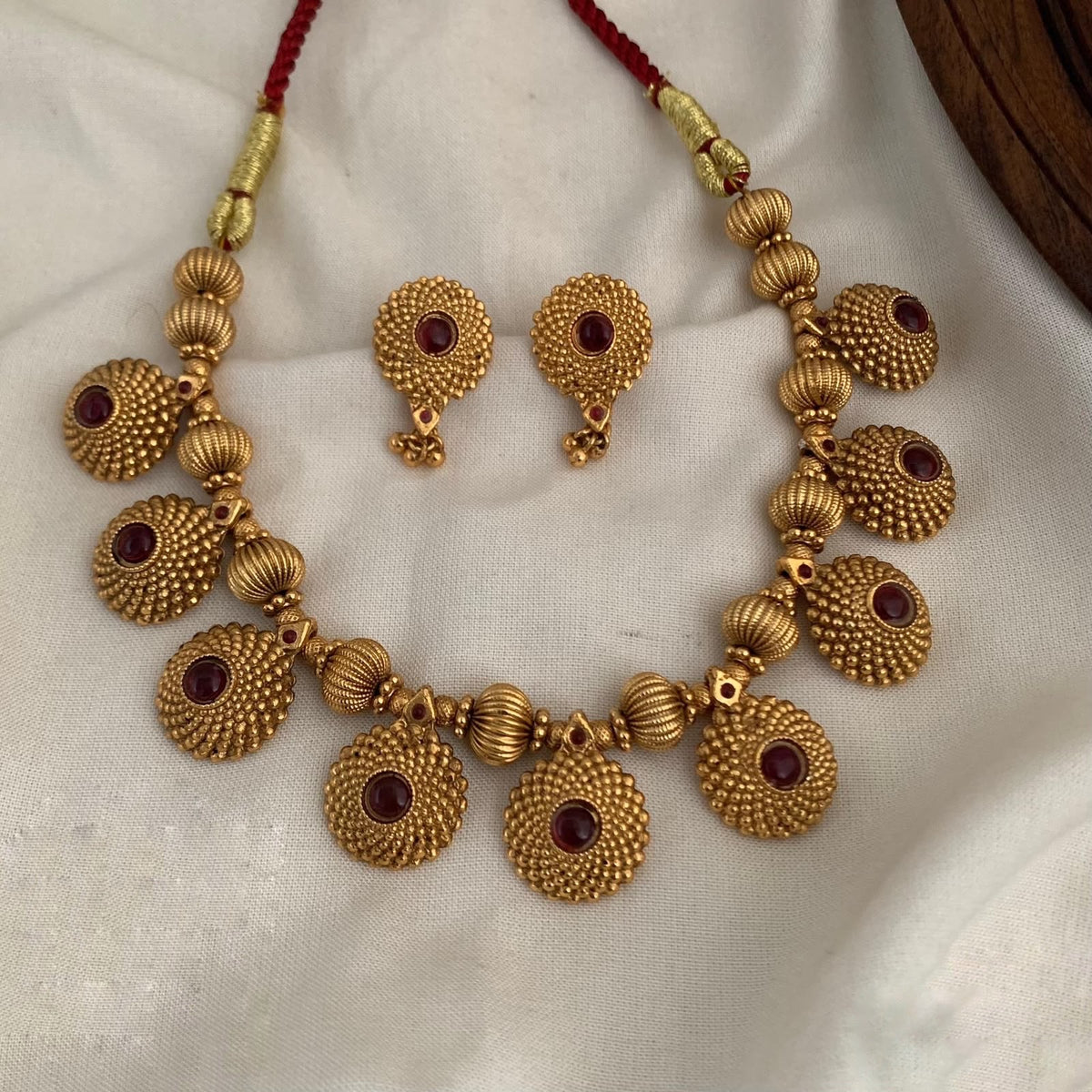 Bottu necklace