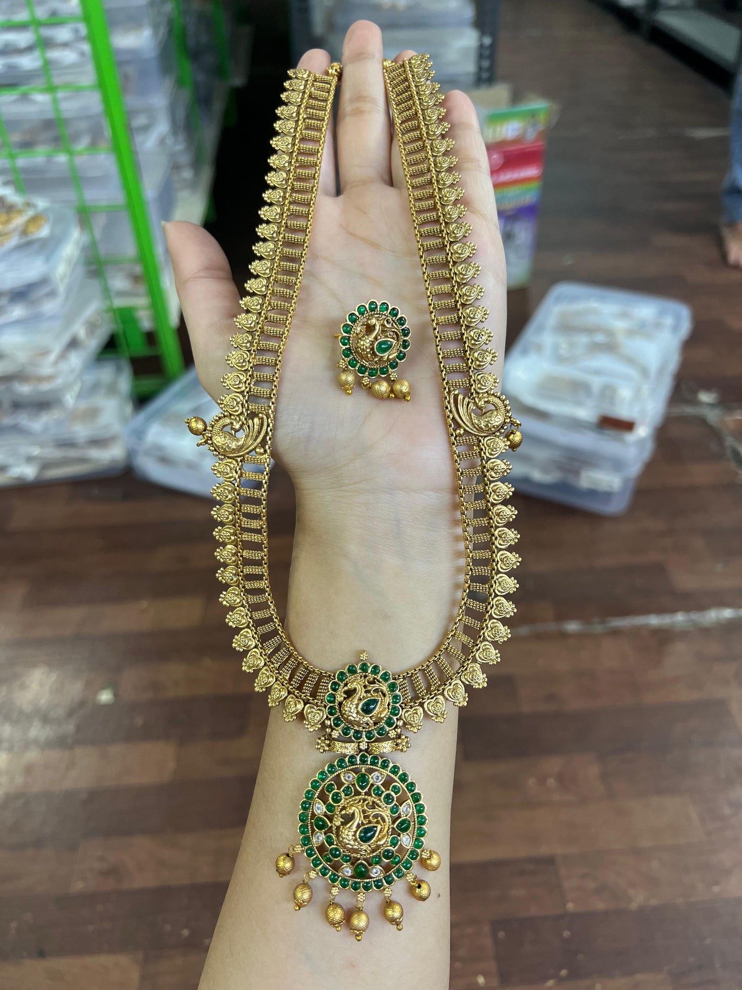 Long kasu and peacock haram