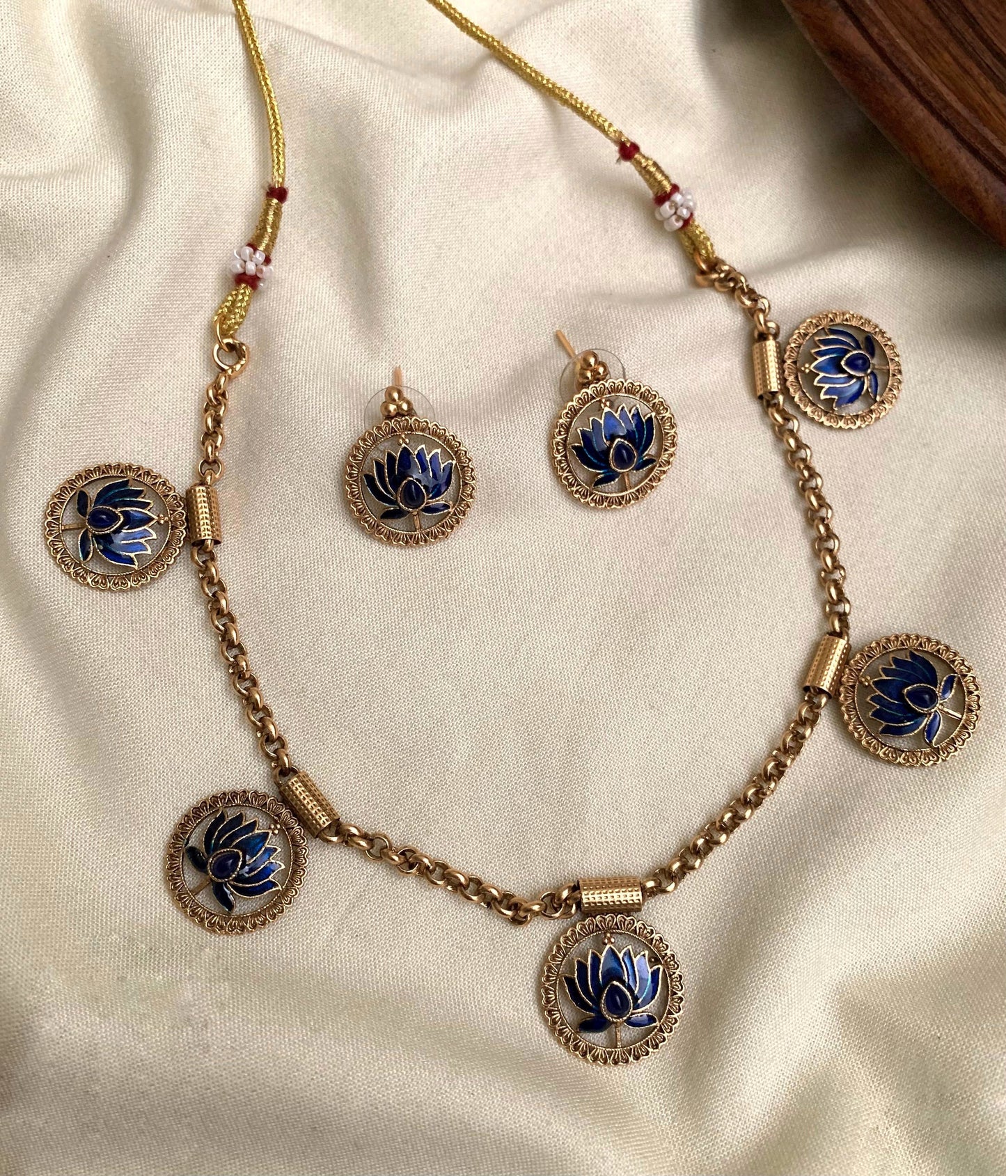 Round lotus necklace (N-65)