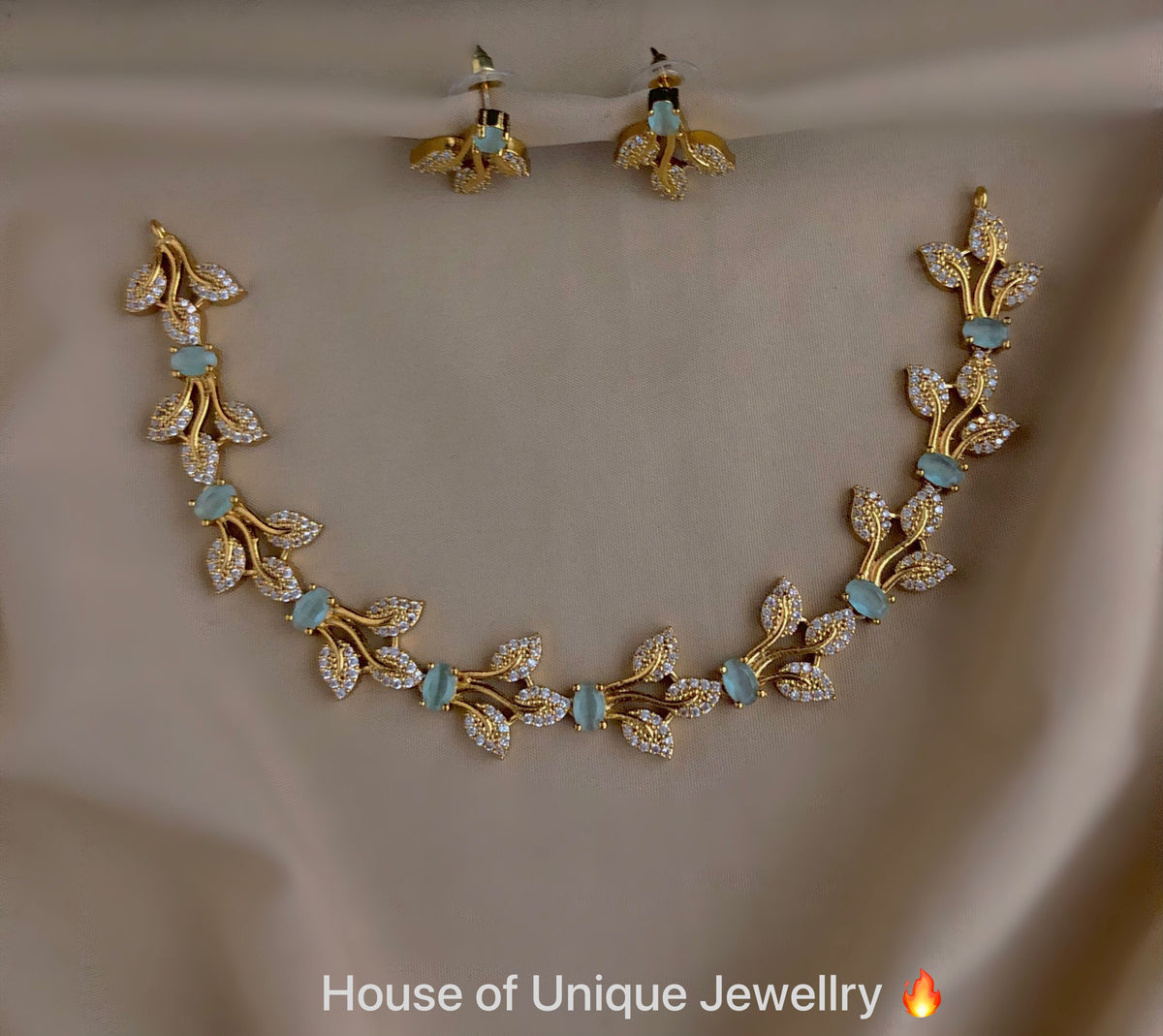 Leaf stone necklace