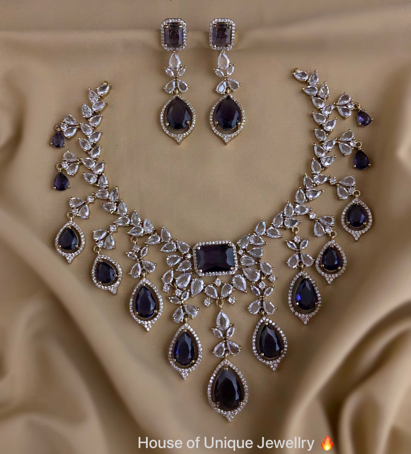 Stone reception necklace