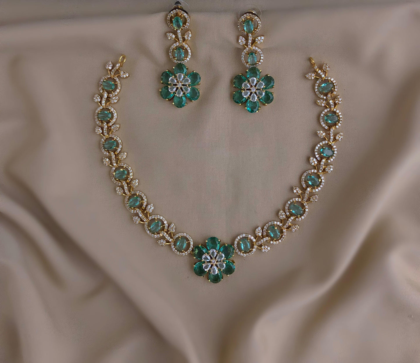 Stone with flower necklace (DR-79)