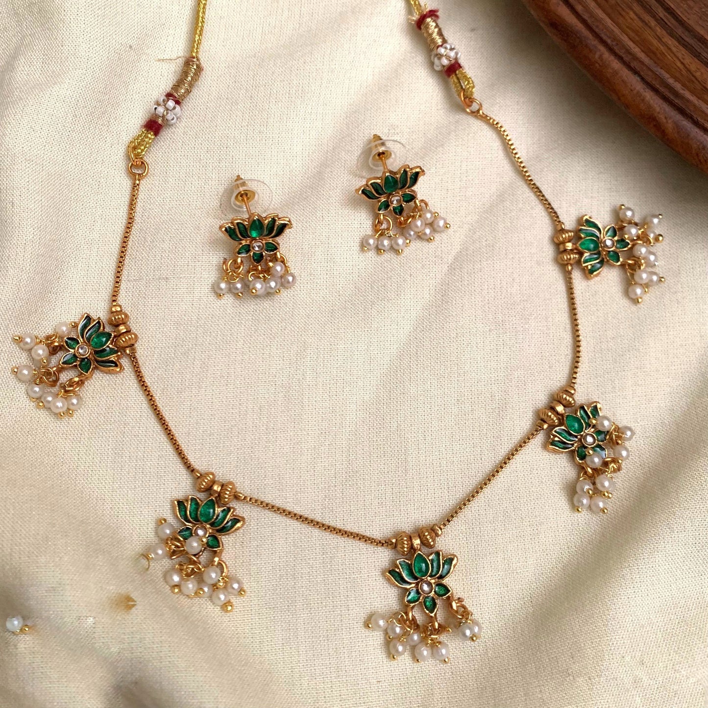 Simple lotus necklace (N-81)