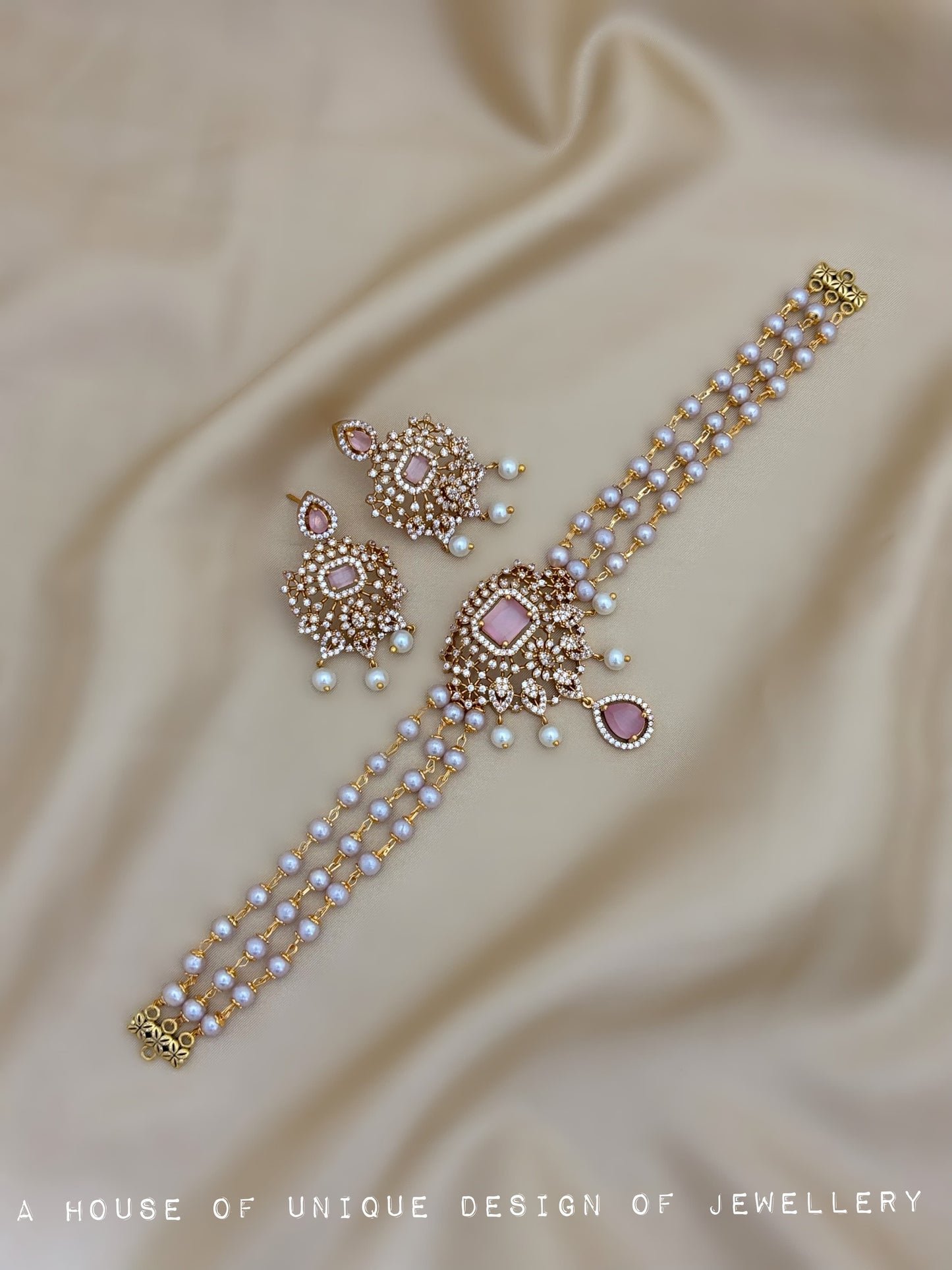 Pearl choker