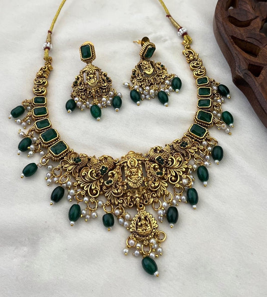 Simple bridal necklace