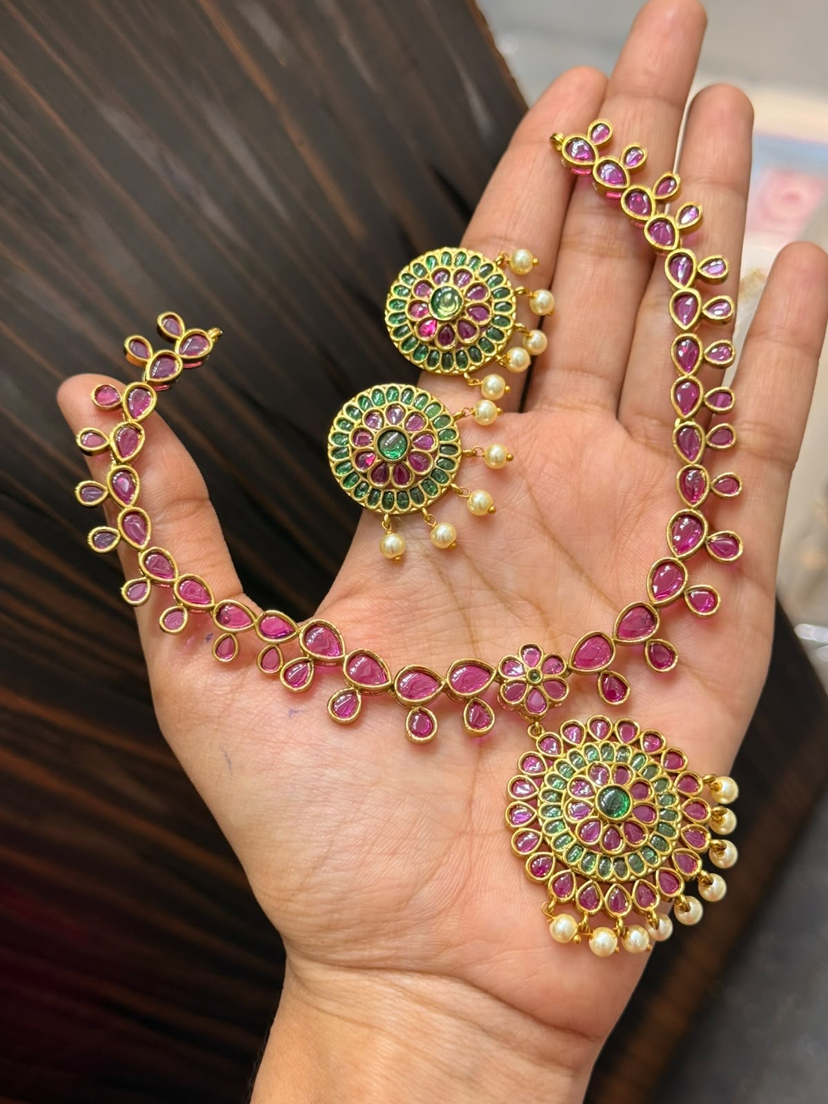 Kemp stone necklace