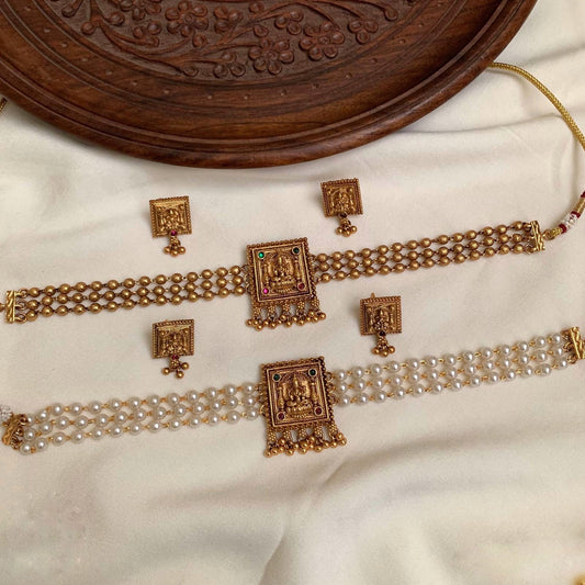 Pearl and gold chocker