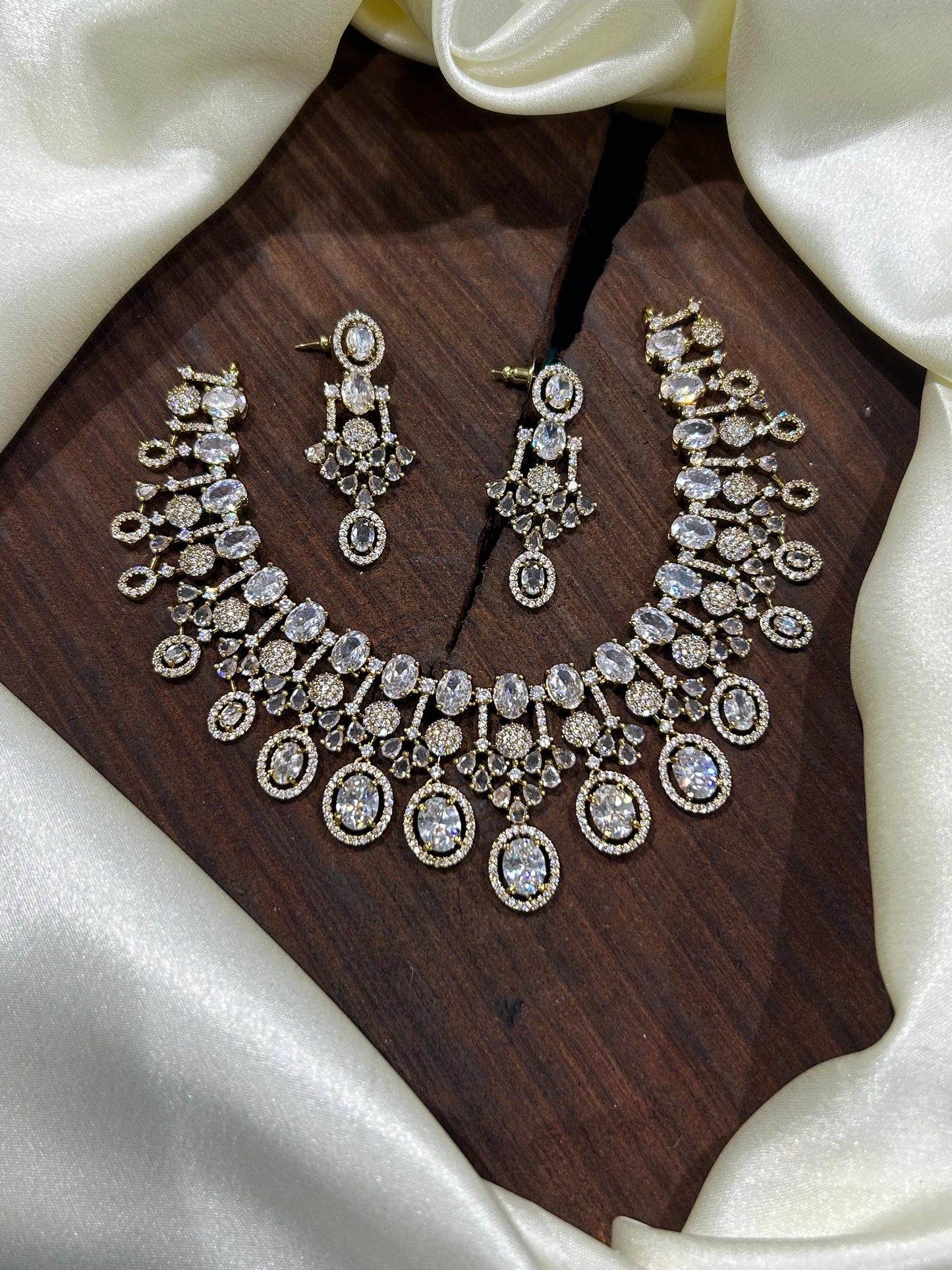 Grand stone necklace