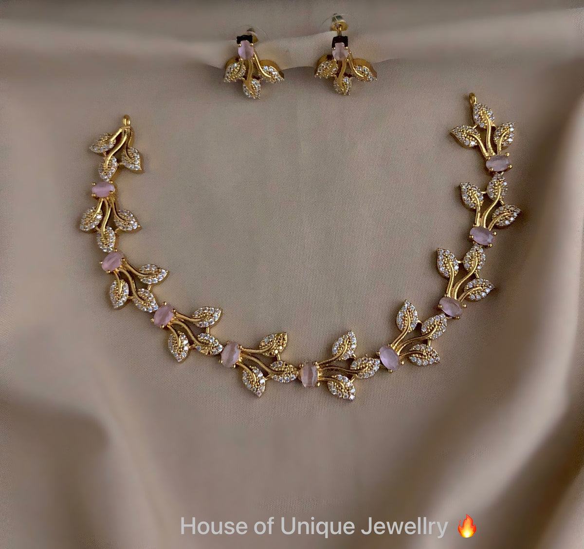 Leaf stone necklace