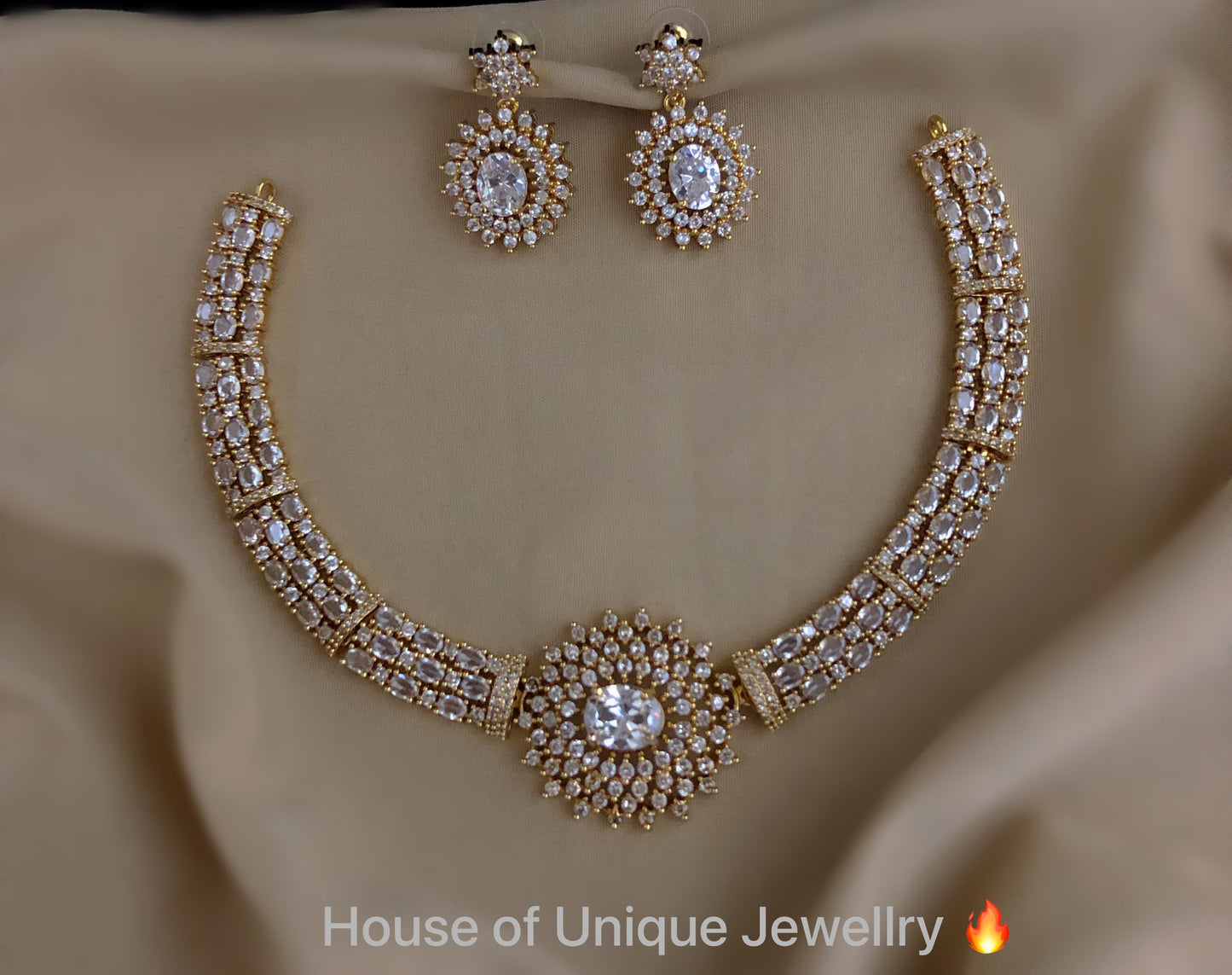 Stone Hasli necklace