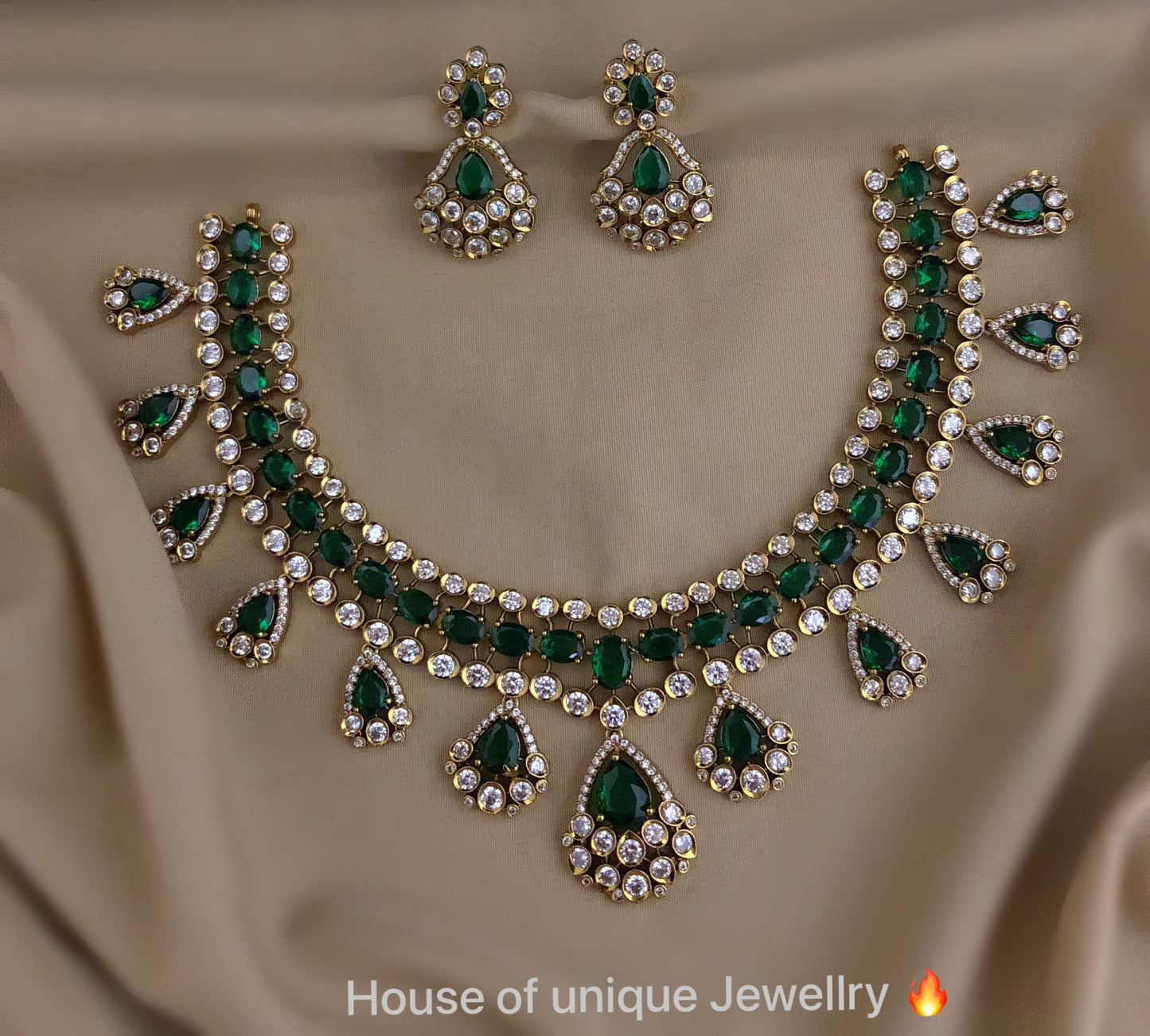 Stone V shape look necklace