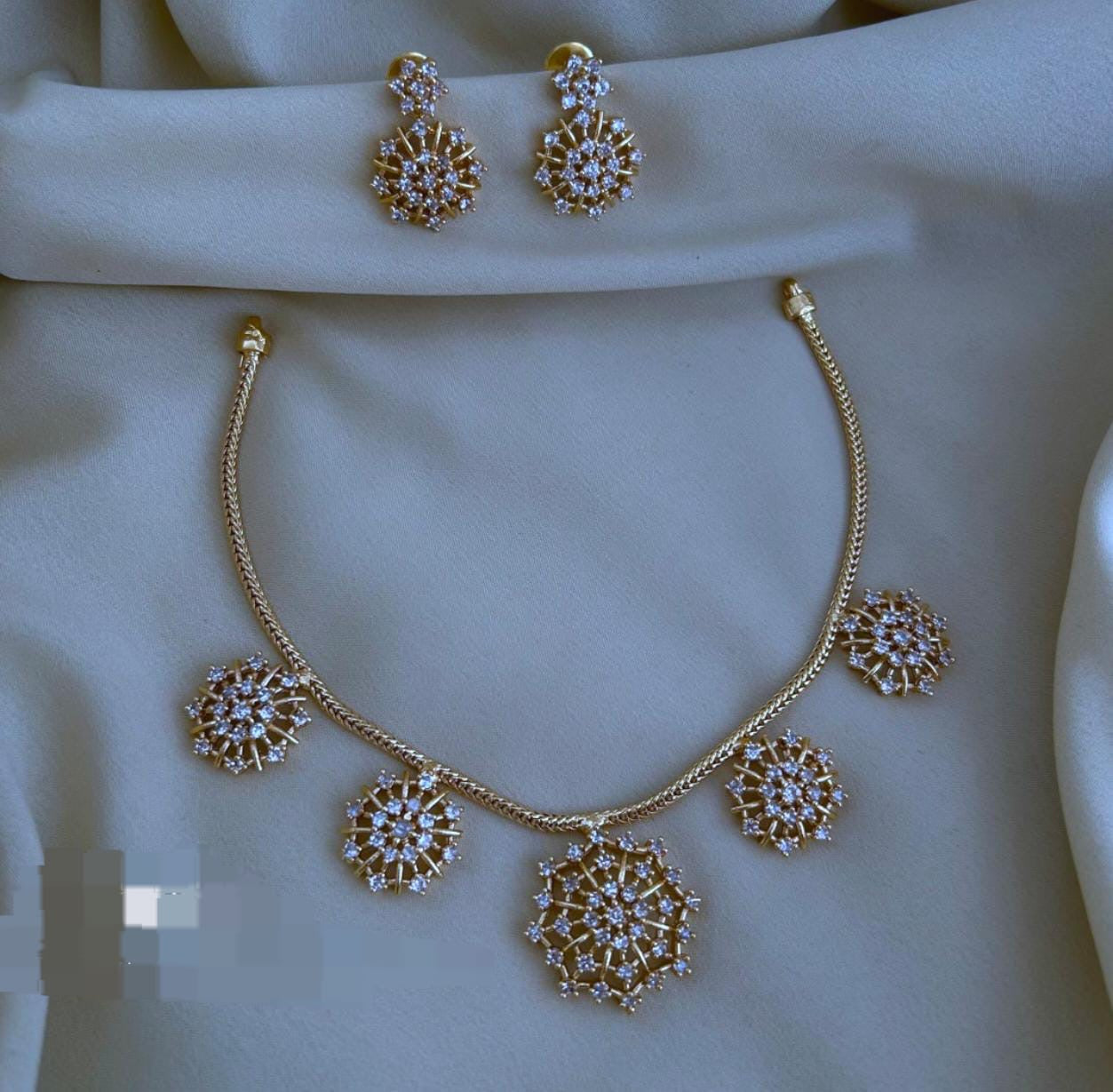 Flower drop chain