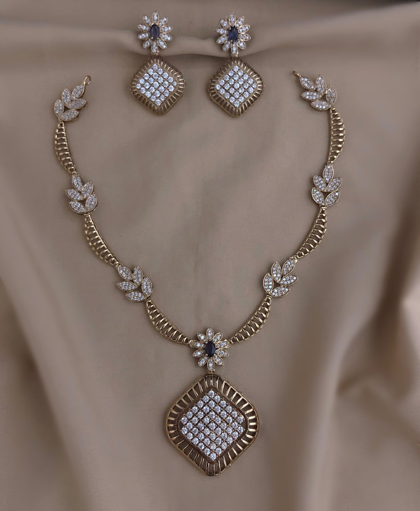 Moon design necklace (DR-43)