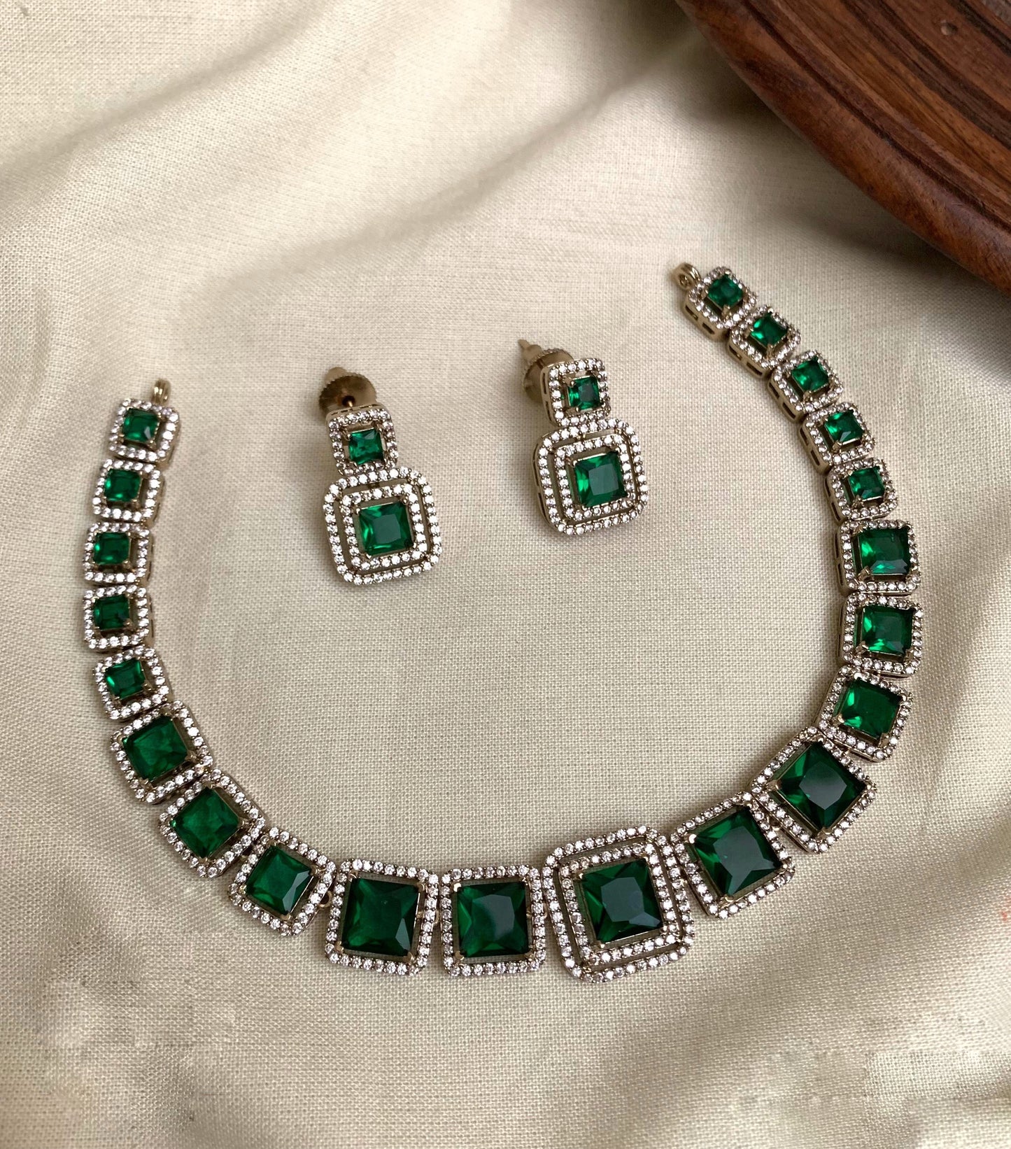 Square design necklace (DR-29)