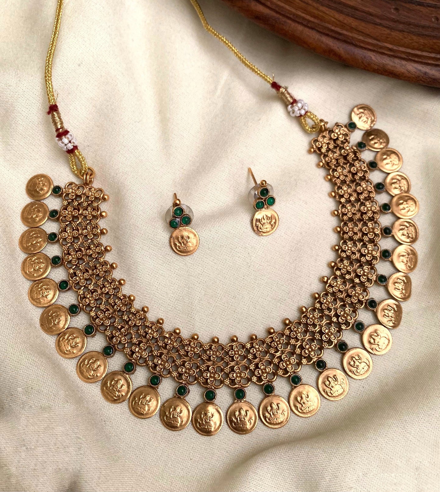 Coin with flower design necklace(N-7)