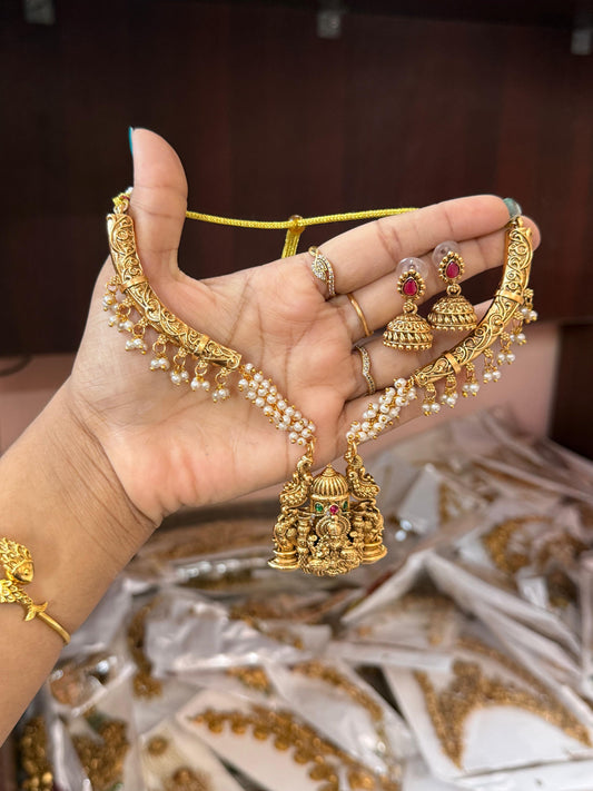 Pearl and gold hasli