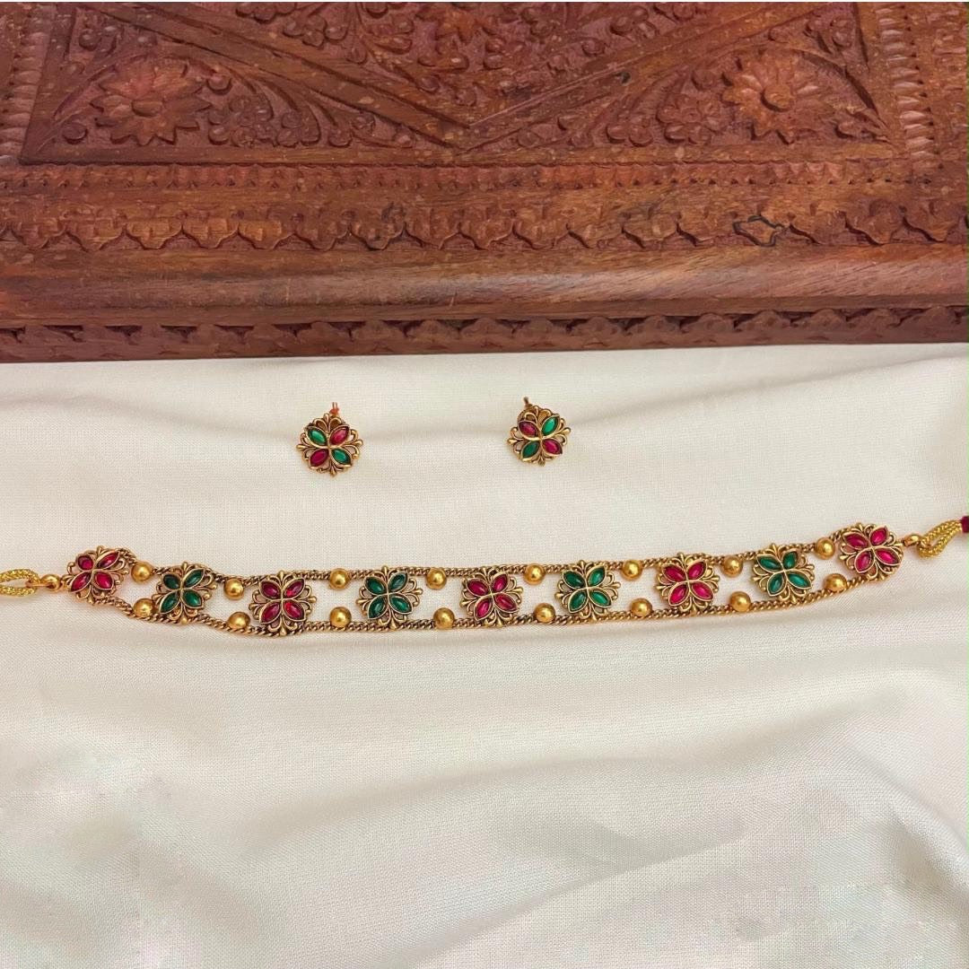 Flower choker