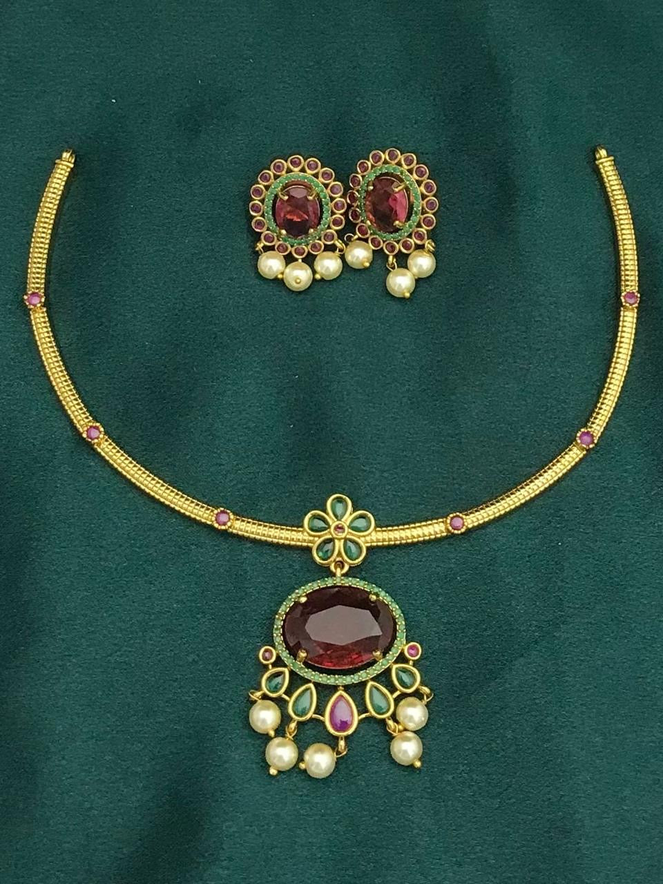 Simple hasli necklace