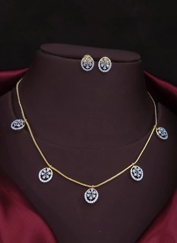 Thin chain necklace