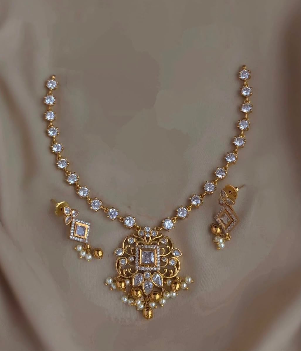 Simple square necklace