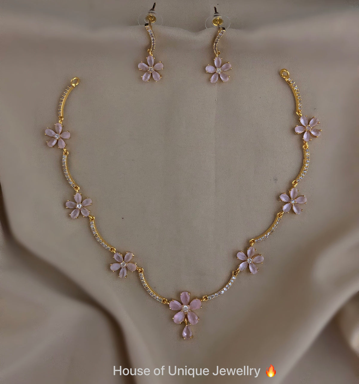 Simple stone necklace