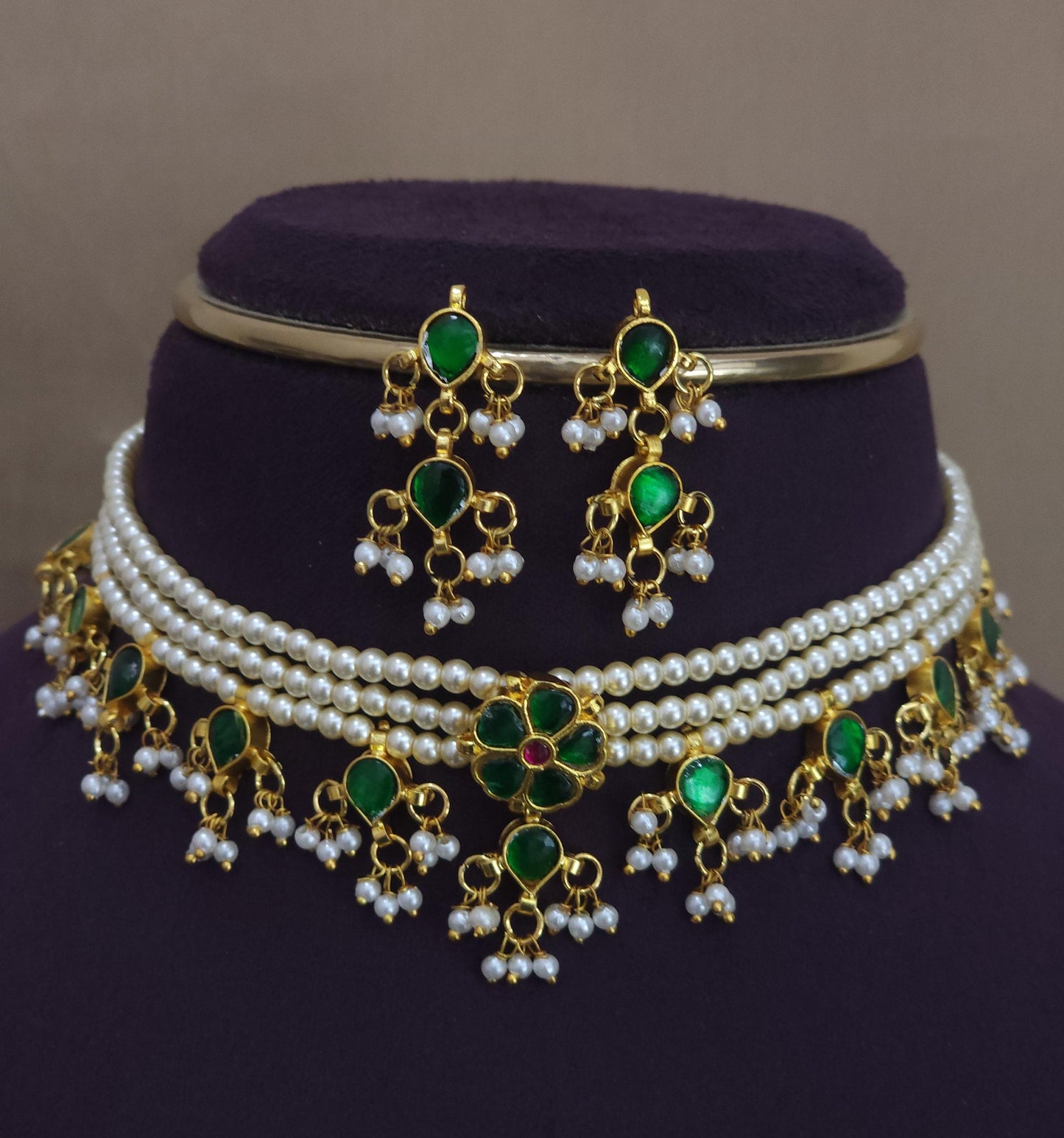 Pearl choker