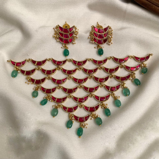 Jadau Triangle necklace