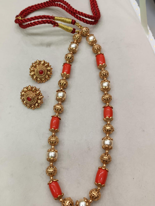 Pearl and gold beads necklace