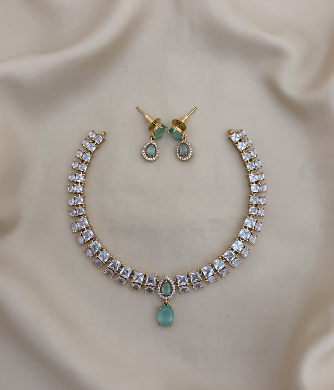 White stone color drop necklace