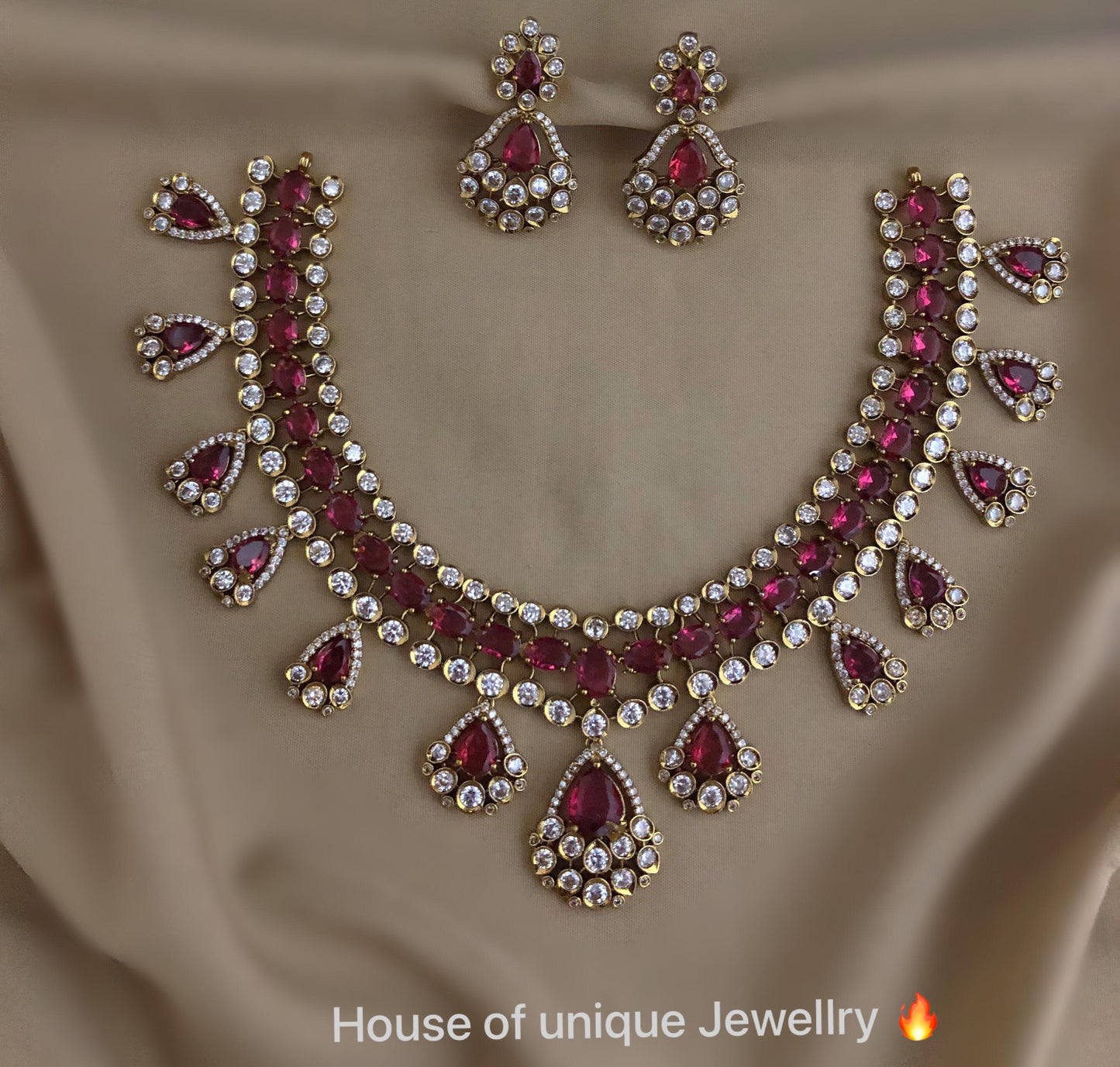 Stone V shape look necklace