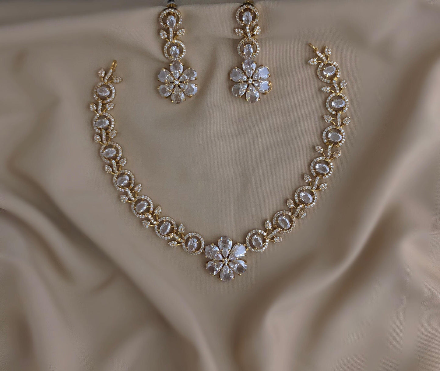 Stone with flower necklace (DR-79)