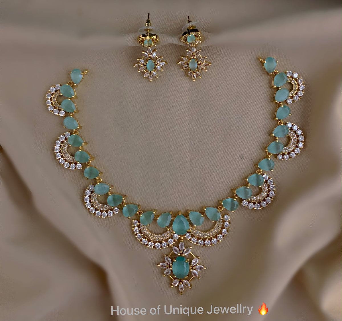 Stone layer necklace