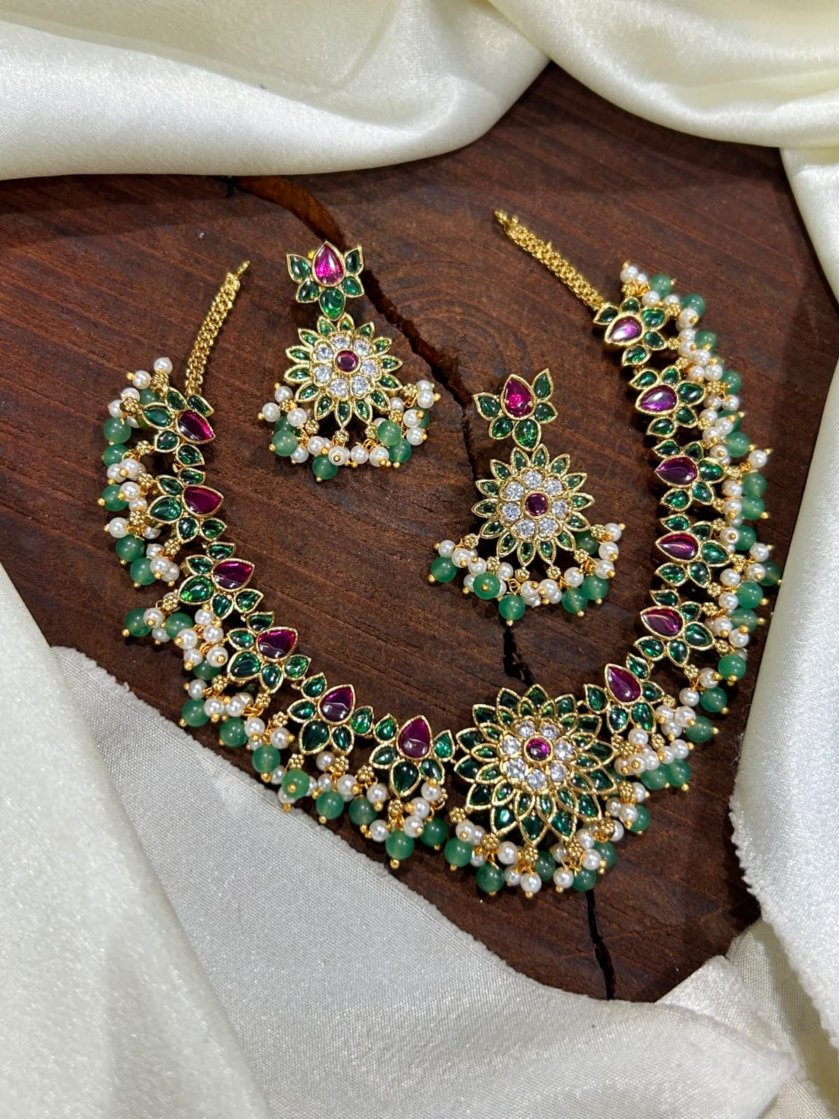 Premium flower necklace