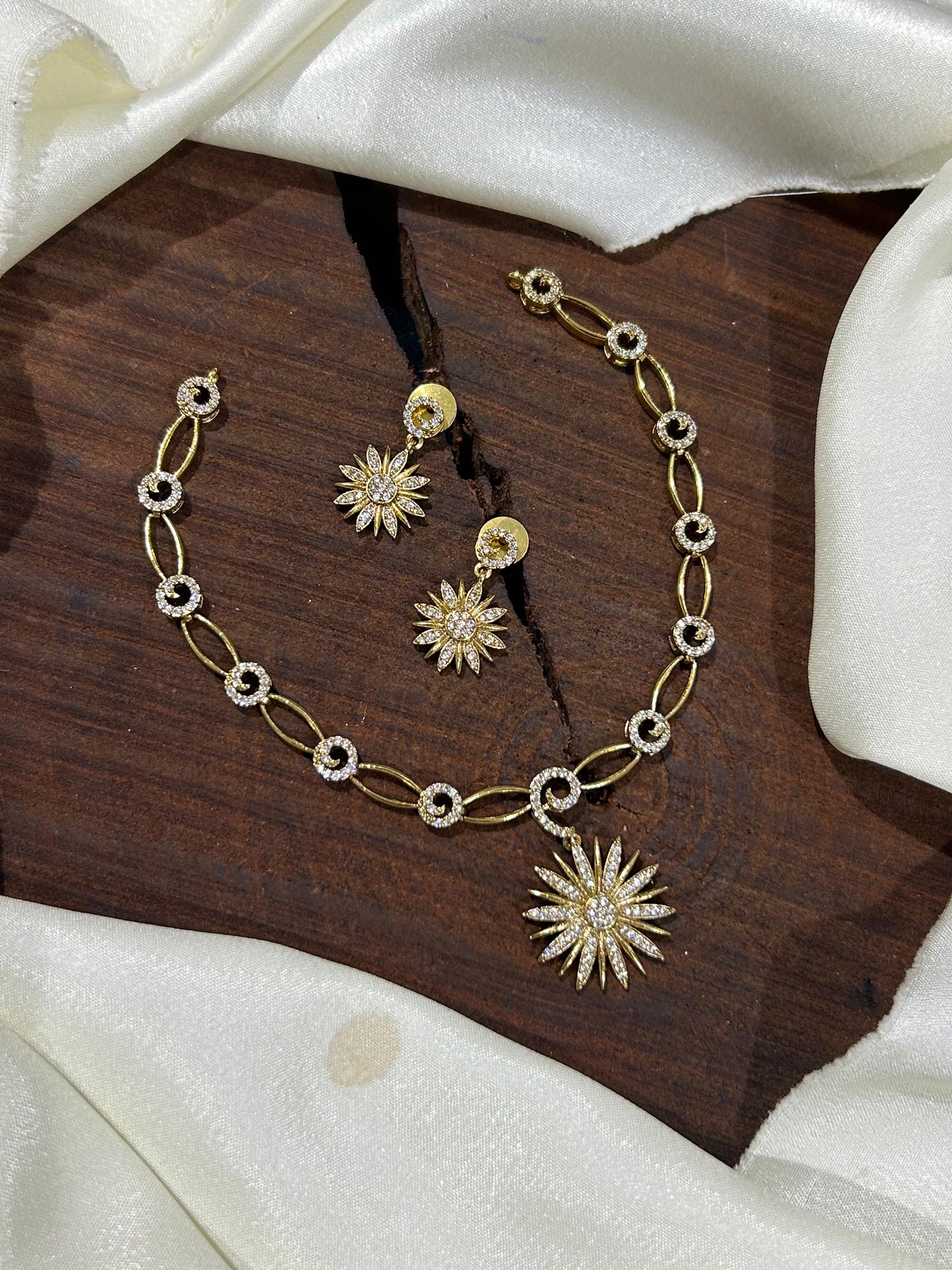 Stone star necklace