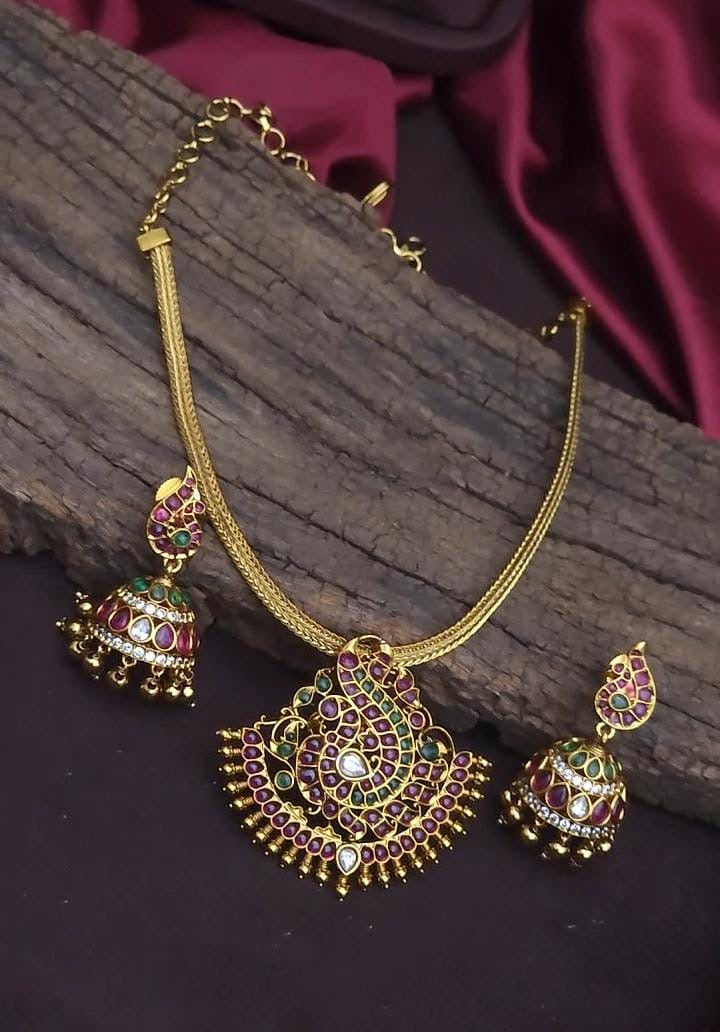 Kemp stone necklace
