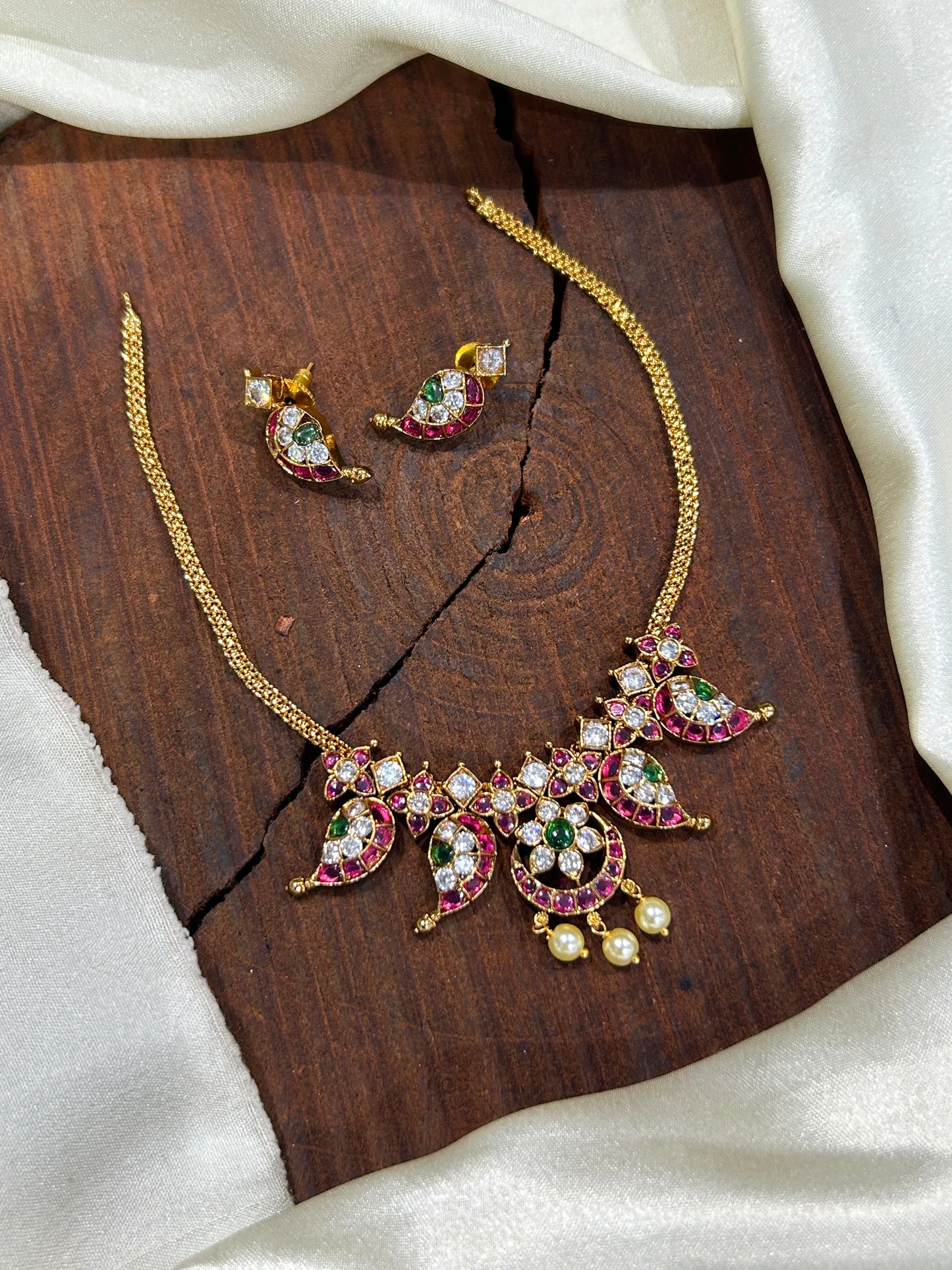 Kemp stone premium necklace