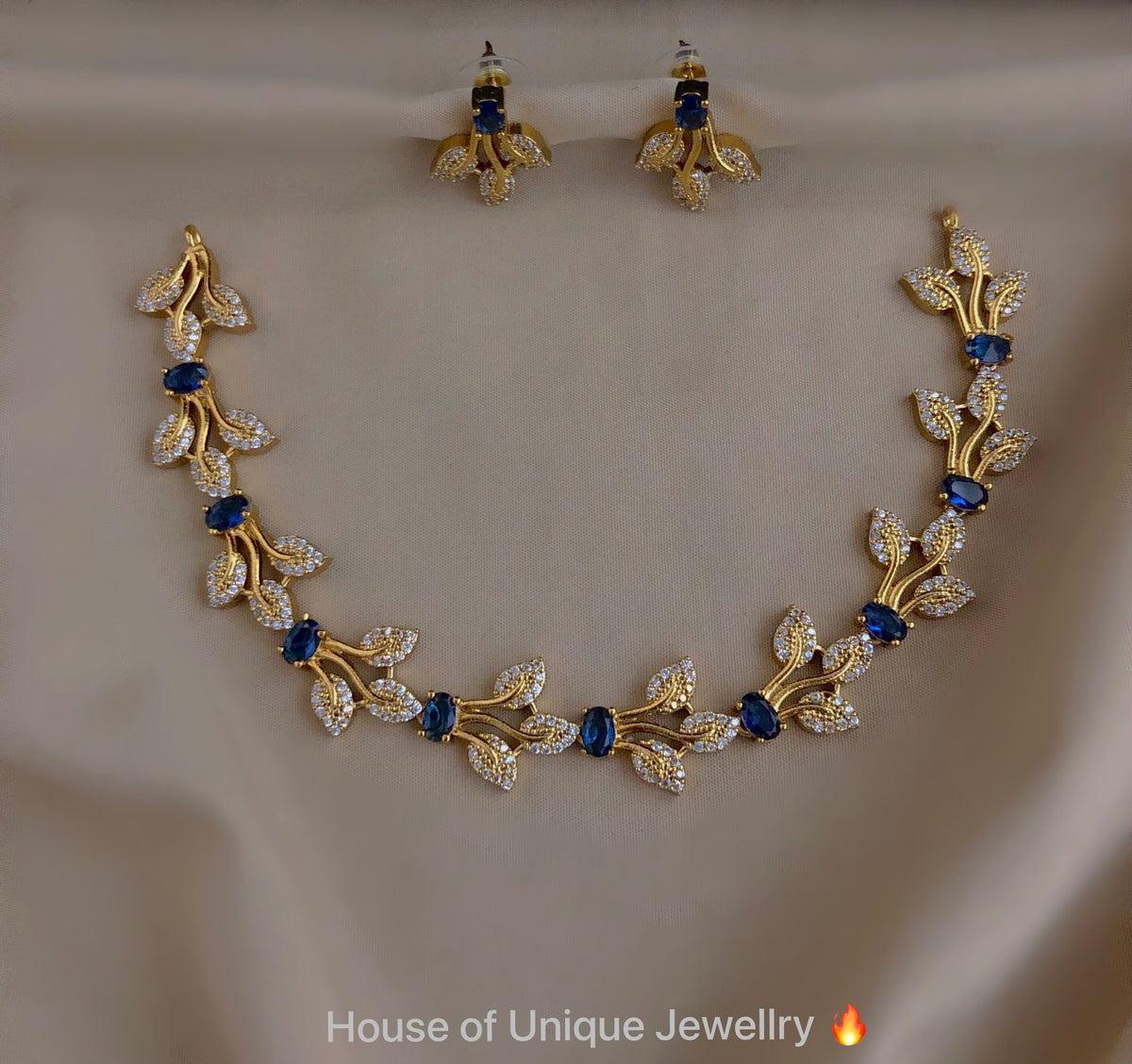 Leaf stone necklace