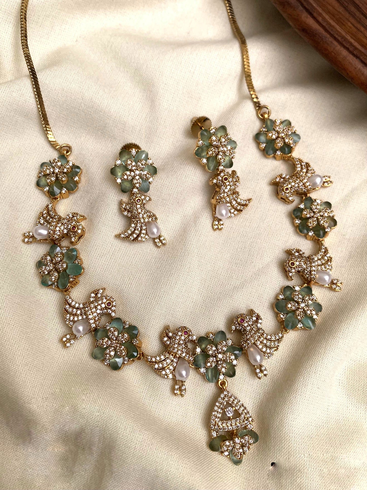 Parrot design necklace (DR-35)